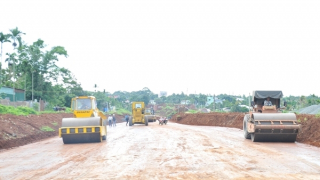Cận cảnh đại lộ nghìn tỷ vẫn ngổn ngang trước ngày thông xe
