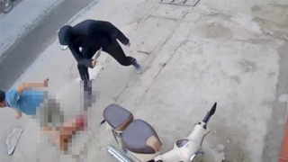 Bắt hung thủ chém lìa chân người đàn ông đi bộ trên vỉa hè