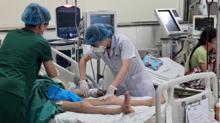 Tăng ca COVID-19 nặng và tử vong, Bộ Y tế yêu cầu bố trí nhân lực điều trị