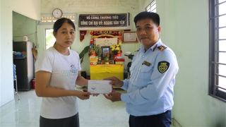 Thăm hỏi, tặng quà gia đình Đại úy Hoàng Văn Yên hy sinh trong khi làm nhiệm vụ