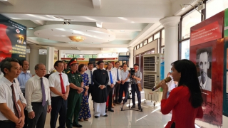 Hơn 200 tư liệu, hiện vật “Từ Ngọ Môn đến Ba Đình lịch sử”