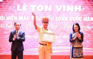 Tôn vinh Trung tá CSGT hơn 40 lần hiến máu cứu người