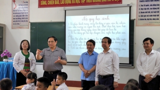 Thủ tướng Phạm Minh Chính thăm trường tiểu học thị trấn Yên Lập, Phú Thọ