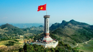 Thiêng liêng Cột cờ Lũng Cú