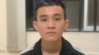 Mượn xe bạn gái đi... cướp