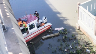 Ra sông giặt đồ, phát hiện thi thể lập lờ trên mặt nước