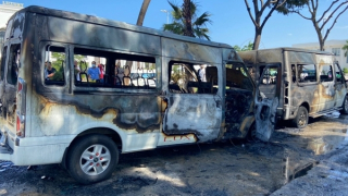 Cháy xe ôtô liên hoàn trước nhà hàng tiệc cưới