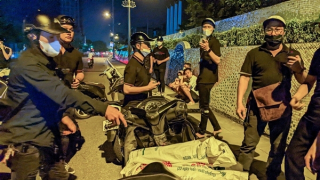 141 truy quét quái xế, bắt giữ nhiều bình khí cười