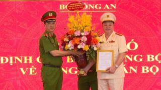 Đại tá Nguyễn Quốc Hùng giữ chức vụ Cục trưởng Cục Cảnh sát Quản lý hành chính về trật tự xã hội