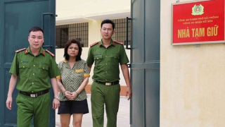 Cháu bé 2 tuổi bị mẹ đẻ mang bán đã trở về với bố