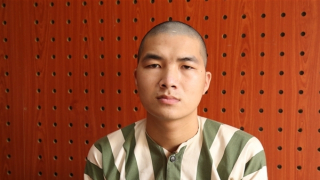 Nhân viên lén lấy điện thoại của chủ chuyển khoản gần 100 triệu đồng