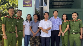 Bàn giao 2 căn nhà đại đoàn kết cho hộ nghèo tại Quảng Nam