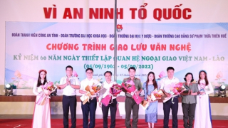 Công an Thừa Thiên-Huế giao lưu văn hóa, văn nghệ với sinh viên nước bạn Lào