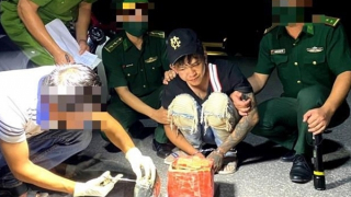 Bắt đối tượng vận chuyển 2kg ma tuý đá