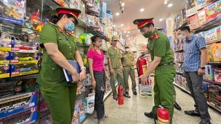 Nỗ lực phòng cháy tại chợ Trung thu truyền thống phố Hàng Mã