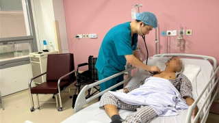 Cứu sống cụ ông nhiều lần ngừng tim