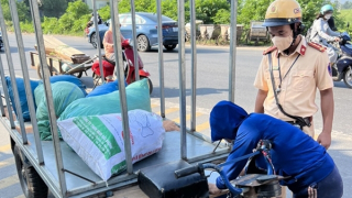 Mạnh tay xử lý xe 3 bánh tự chế “làm xiếc” ở làng nghề Thạch Thất