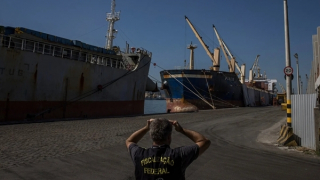 Lúa mì Ukraine được giải cứu, ngũ cốc Nga vẫn chất đống