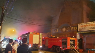 Cháy quán karaoke ở Bình Dương, gần 20 người thương vong