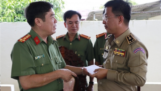 Hỗ trợ công an nước bạn Campuchia gần 200 triệu đồng xây dựng trụ sở mới