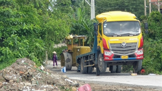 Tài xế xe lu tử vong trong tai nạn hi hữu