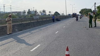 Đối tượng vi phạm tông xe máy thẳng vào thiếu tá CSGT