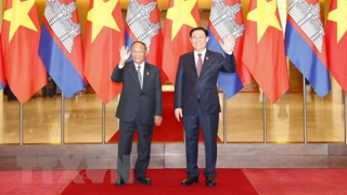 Chủ tịch Quốc hội đón và hội đàm với Chủ tịch Quốc hội Campuchia