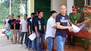 Lại diễn kịch bôi lem chính sách đặc xá