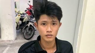 Chở bạn gái  không có mũ bảo hiểm còn tông xe làm một chiến sĩ Công an bị thương