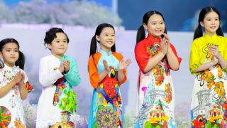 Kết nối tương lai từ áo dài truyền thống