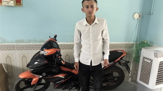 Mang tuýp sắt đến nhà con nợ xiết nợ xe máy