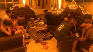 Tạm giữ hình sự chủ quán karaoke và 8 đối tượng tổ chức sử dụng ma túy