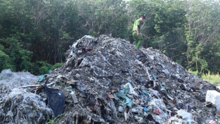 Cơ sở sản xuất muối chôn lấp hơn 2.100 tấn rác thải