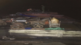 Khai thác cát trái phép, chống đối lực lượng tuần tra