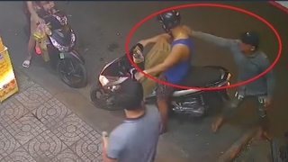 Trích xuất camera xác định đối tượng giật dây chuyền ở cửa hàng sữa.