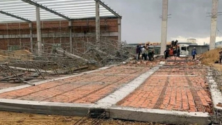 Thêm 1 nạn nhân tử vong trong vụ sập tường đang thi công tại Bình Định