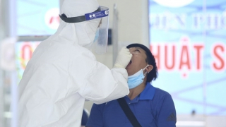 Hôm nay, tử vong do COVID-19 tăng cao nhất trong nhiều tháng qua