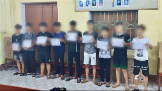 Khởi tố vụ án nhóm học sinh gây rối trước cổng trường