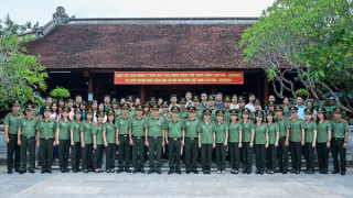 Báo CAND về Khu di tích Kim Liên dâng hương, báo công với Bác