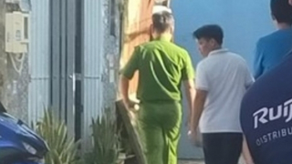 Bé trai 6 tuổi nhập viện với vết thương trên cổ nghi bị cha ruột tấn công