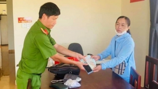 Nhặt được 17 triệu đồng nhờ Công an tìm người trả lại