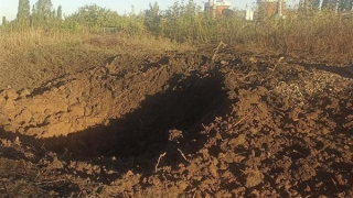 Tên lửa Nga tạo ra "miệng núi lửa" ngay sát nhà máy điện hạt nhân Ukraine