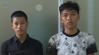 Bắt 2 đối tượng giật giỏ xách của nữ du khách người Bỉ