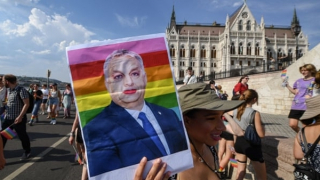 EU trừng phạt tài chính Hungary - Lợi bất cập hại?