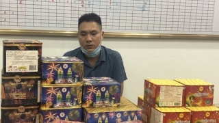 Mua pháo nhập lậu bán qua mạng kiếm lời