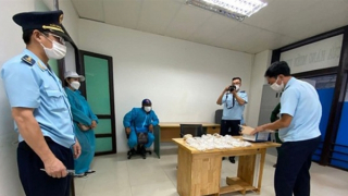 Vận chuyển số lượng lớn vàng, bạc và ngoại tệ qua Cửa khẩu quốc tế Lao Bảo