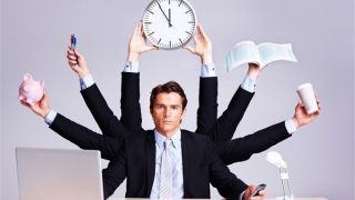 Thế giới của những người chạy deadline: Bận rộn tiêu cực và nhu cầu sạc pin