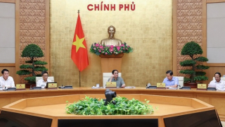Thủ tướng chủ trì phiên họp Chính phủ về xây dựng pháp luật và ổn định kinh tế vĩ mô