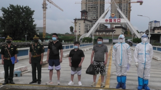 Trao trả 3 đối tượng vượt biên trái phép cho phía Trung Quốc