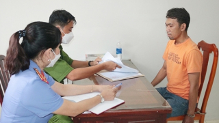 Khi con tim lầm lạc đặt trên đầu